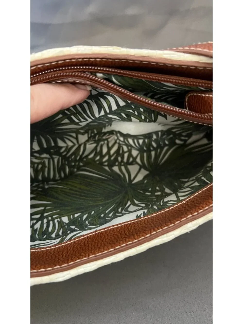 Liz Claiborne Woven Straw & Brown Faux Leather Crossbody Bag With Pineapple Acce - Picture 6 of 9